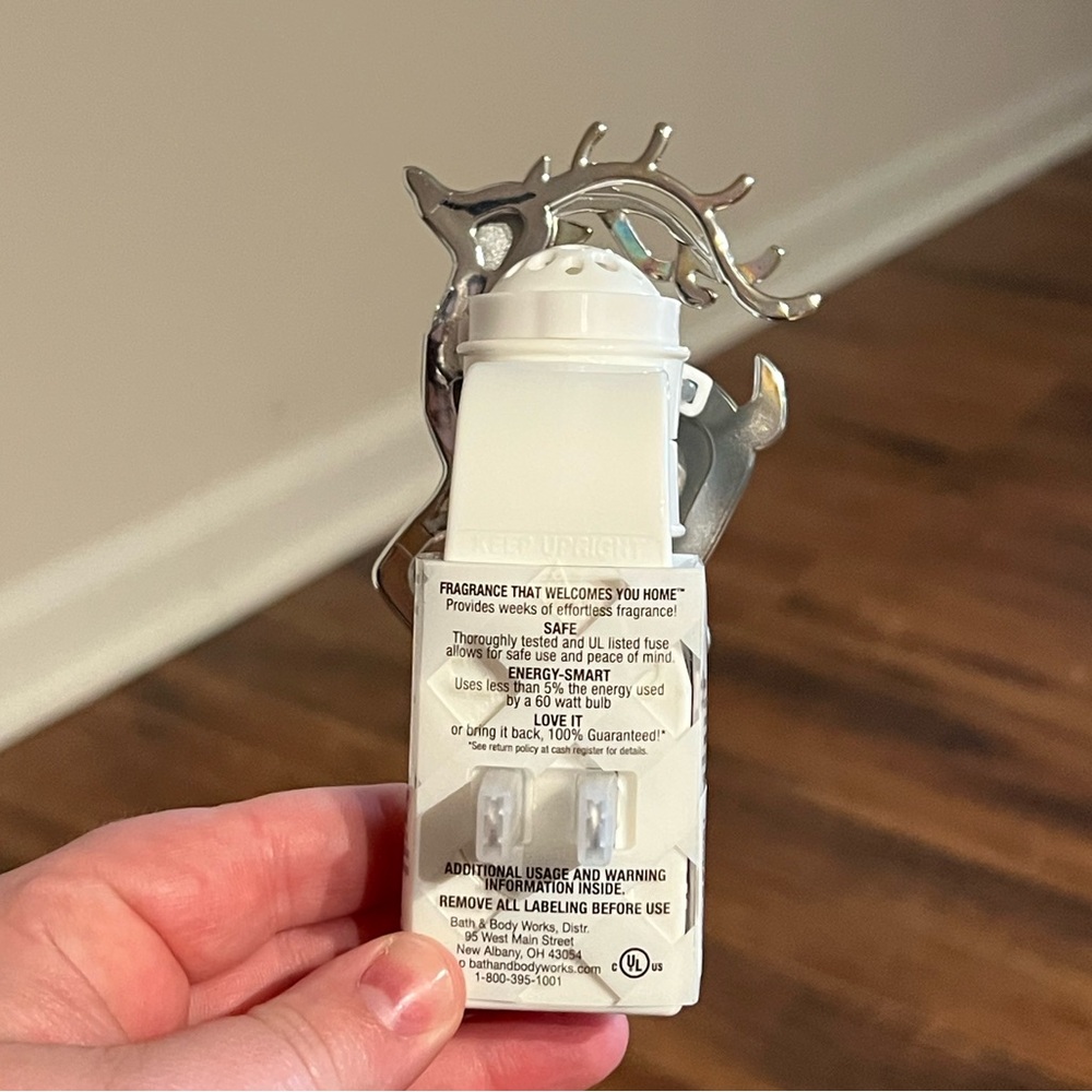 Bath & Body Works Reindeer Wallflowers Plug (new with tags) - Picture 4 of 6